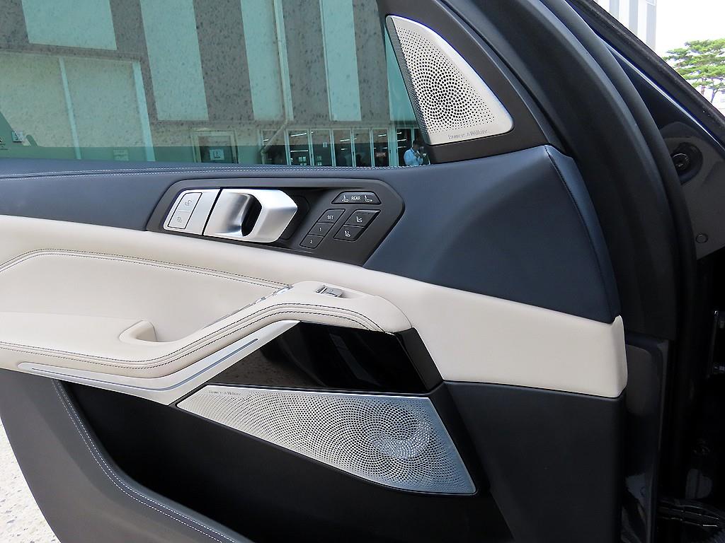 BMW X7 — photo 12