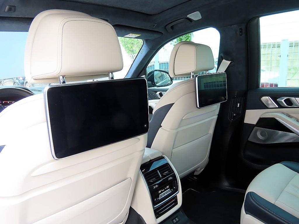 BMW X7 — photo 14