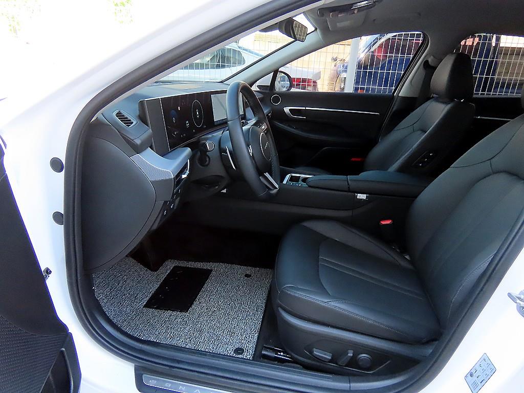 Hyundai Sonata — photo 05