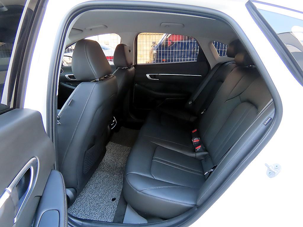 Hyundai Sonata — photo 06