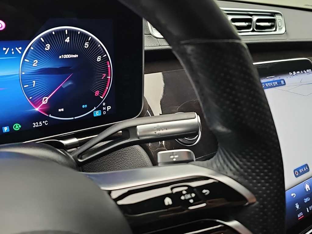 Mercedes-Benz S-Class — photo 08