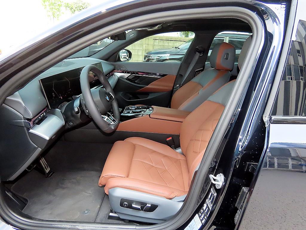BMW 5-Series — photo 05