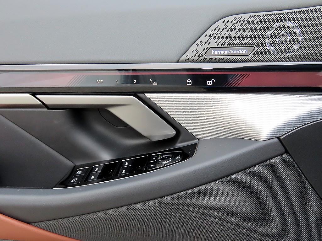 BMW 5-Series — photo 12
