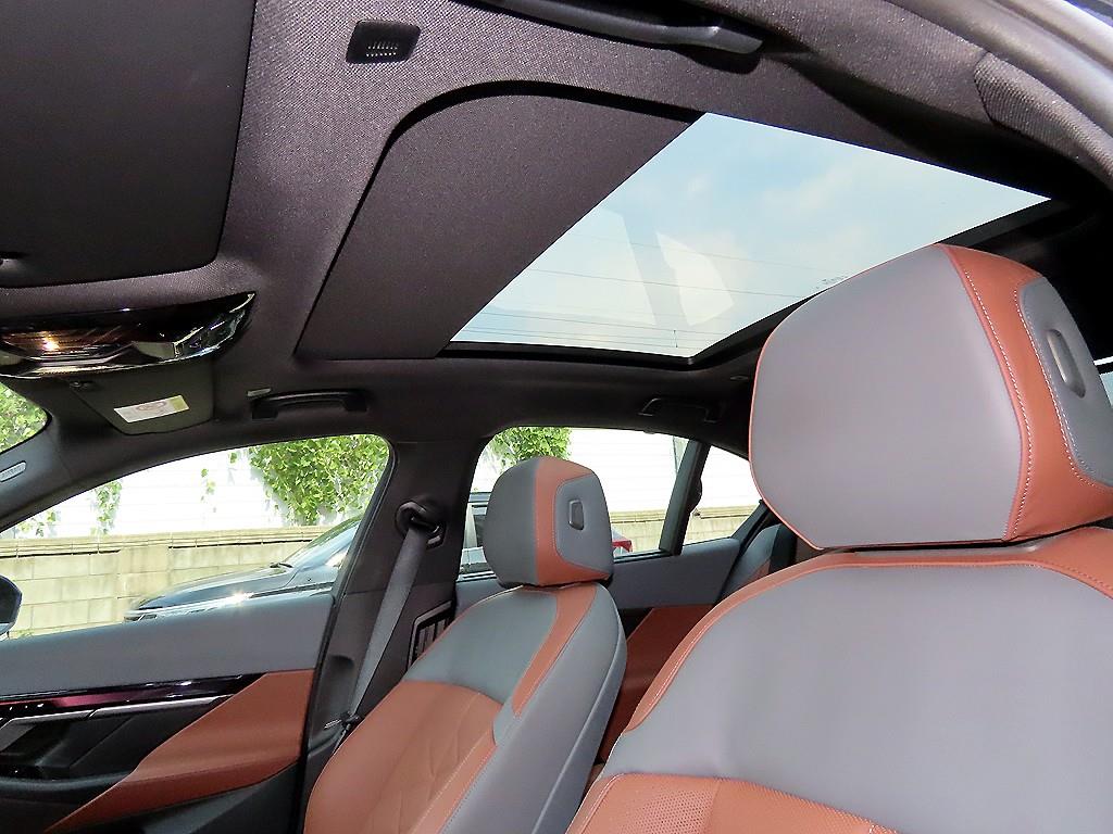 BMW 5-Series — photo 16