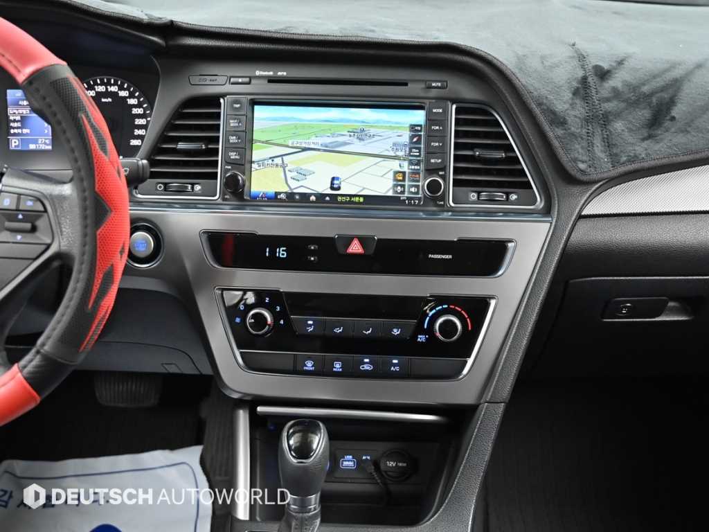 Hyundai Sonata — photo 14