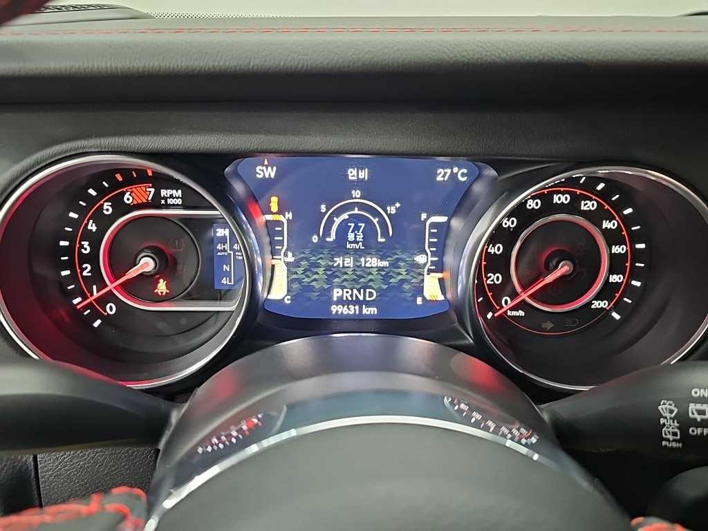 Jeep Wrangler — photo 06