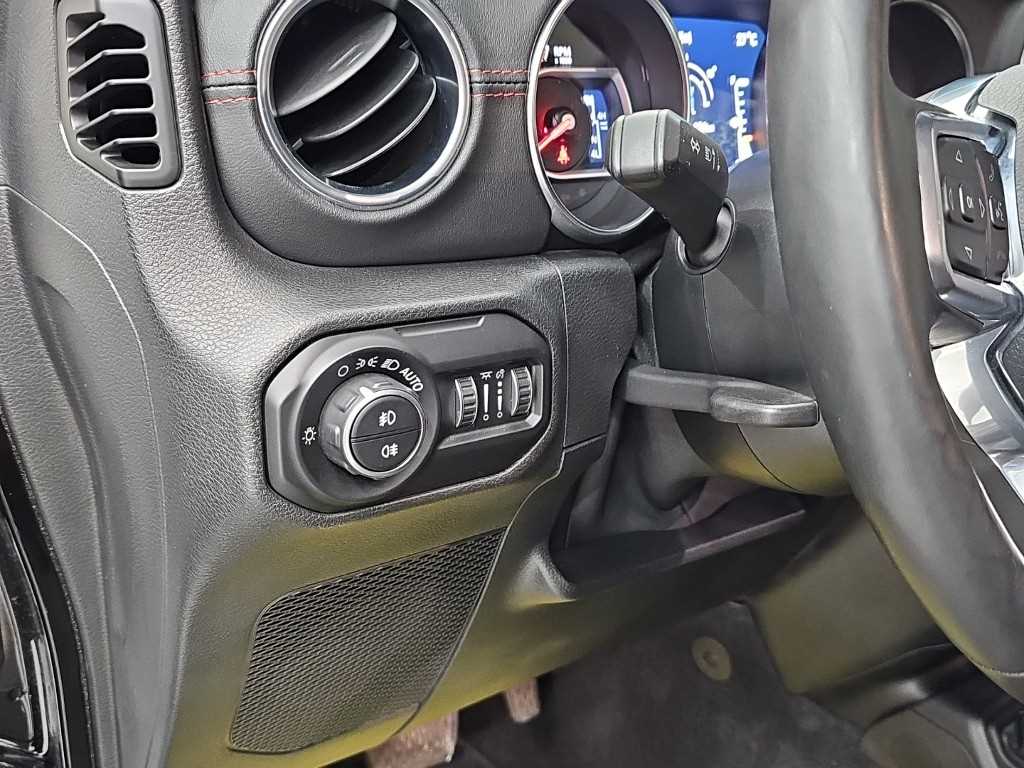 Jeep Wrangler — photo 17