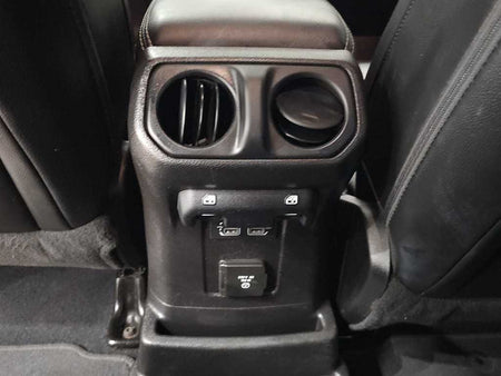 Jeep Wrangler — photo 13