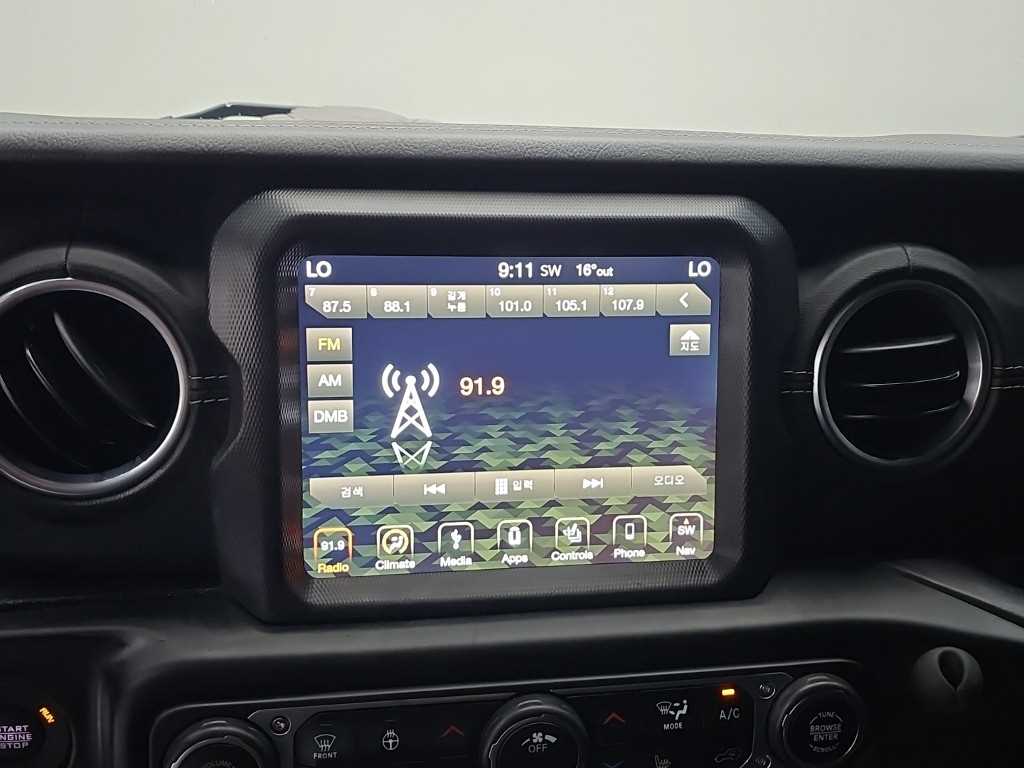 Jeep Wrangler — photo 15