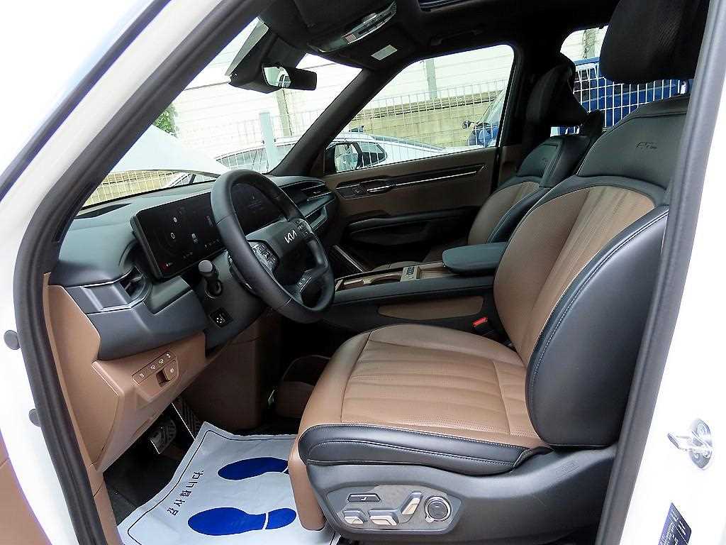 Kia EV9 — photo 01