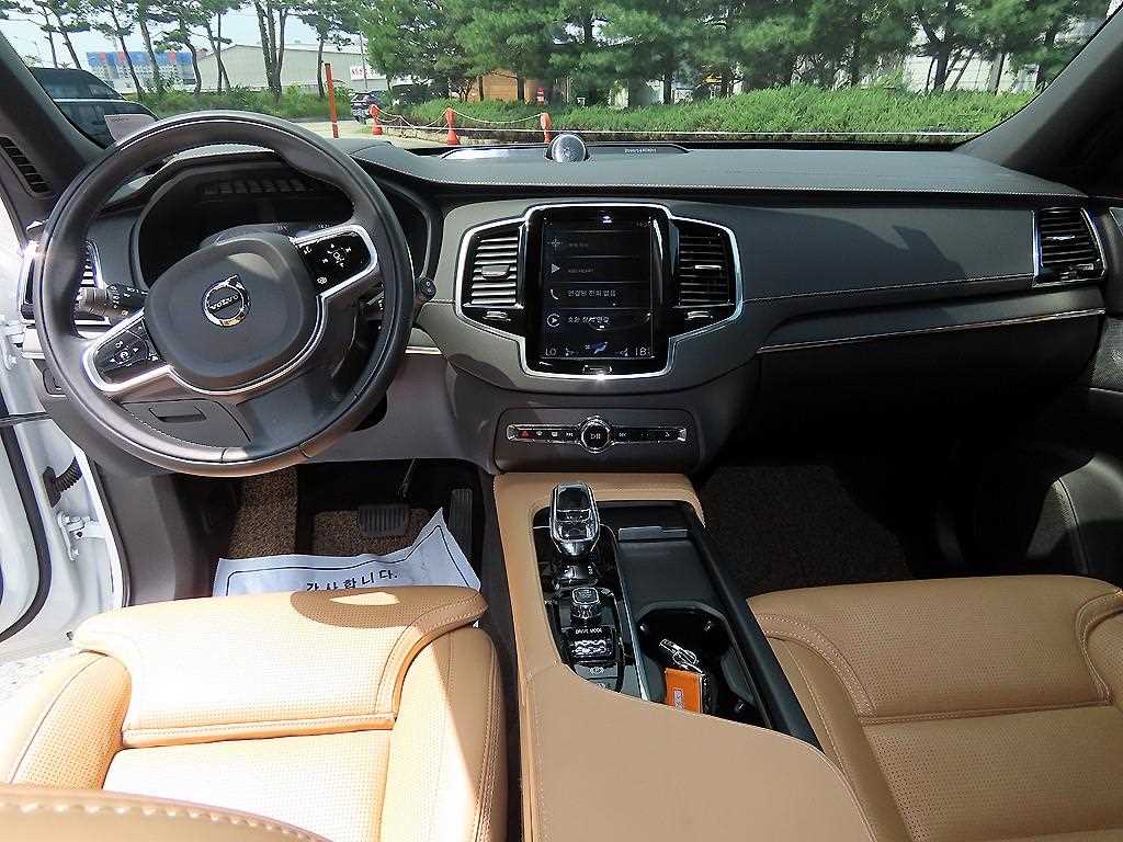 Volvo XC90 — photo 07