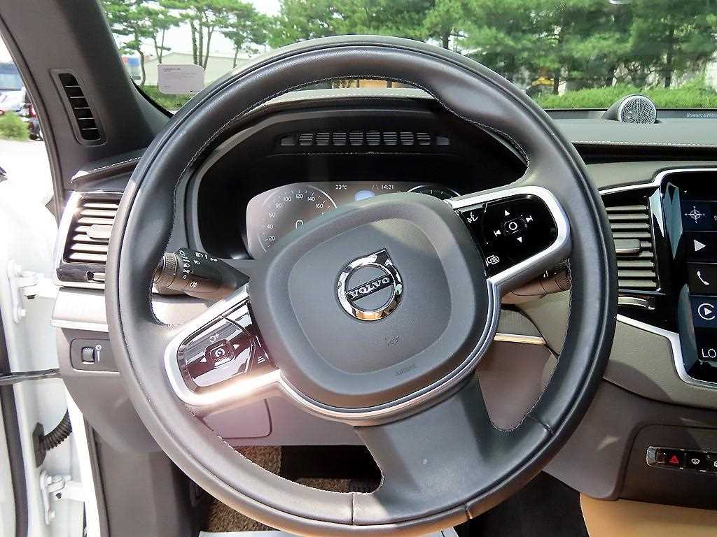 Volvo XC90 — photo 08
