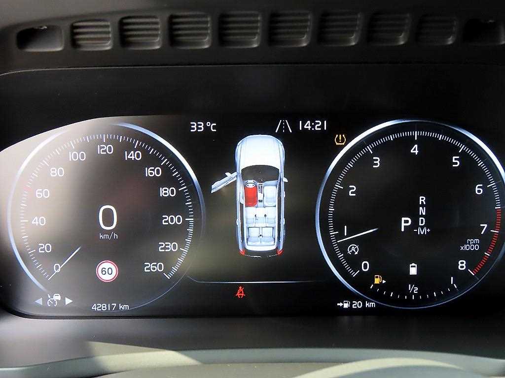 Volvo XC90 — photo 09