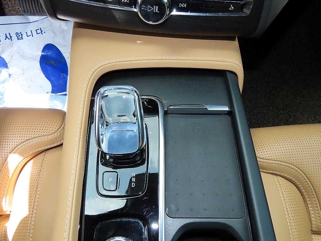 Volvo XC90 — photo 11