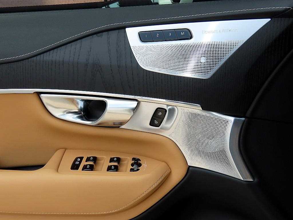 Volvo XC90 — photo 12