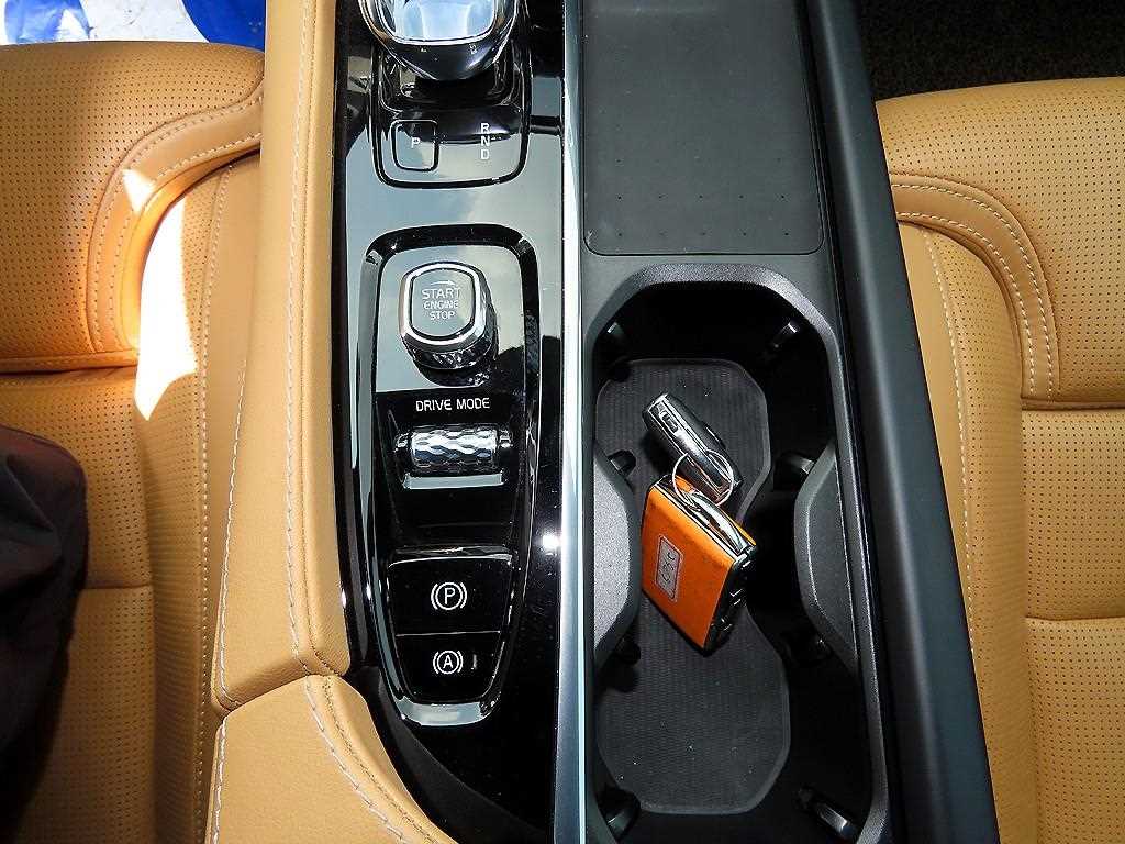 Volvo XC90 — photo 13