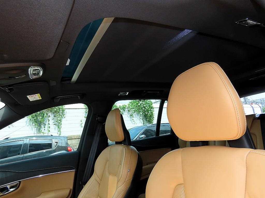 Volvo XC90 — photo 16