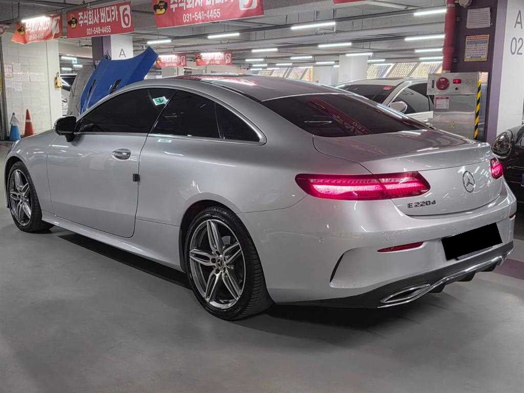 Mercedes-Benz E-Class — photo 05