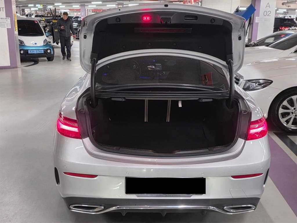 Mercedes-Benz E-Class — photo 07