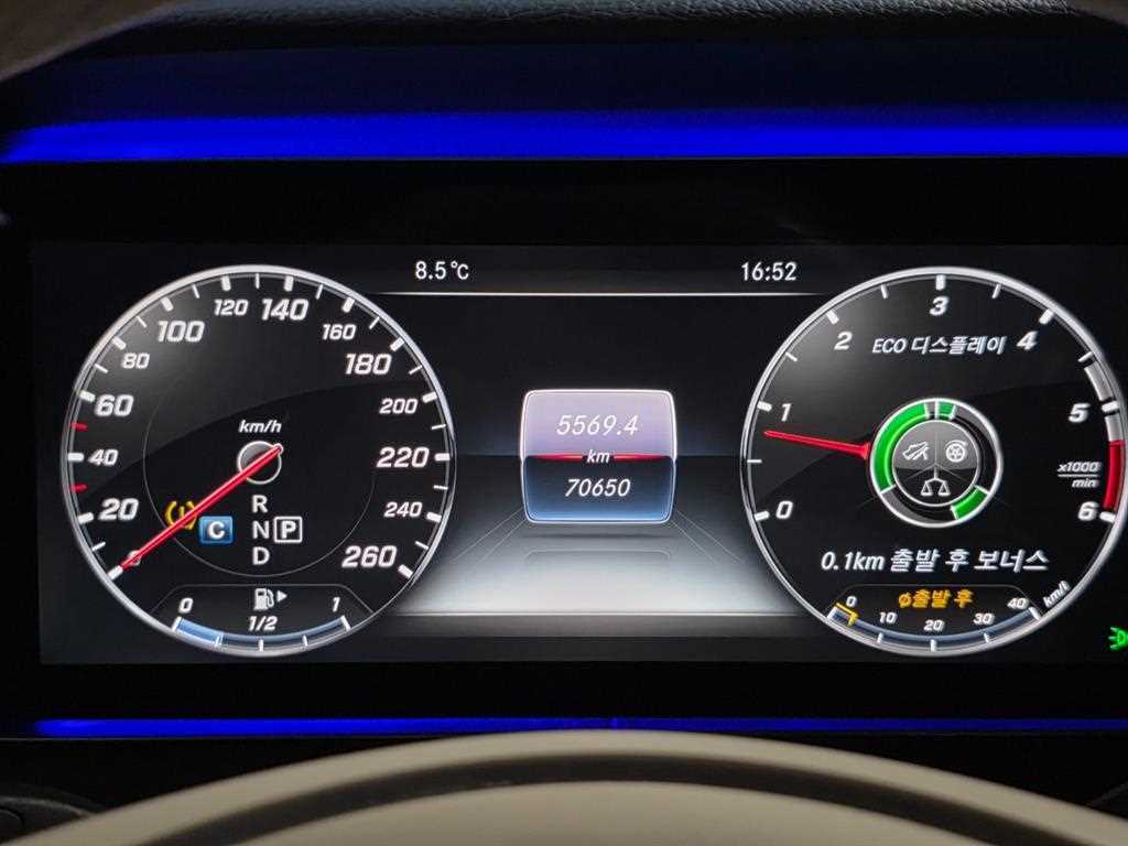 Mercedes-Benz E-Class — photo 09