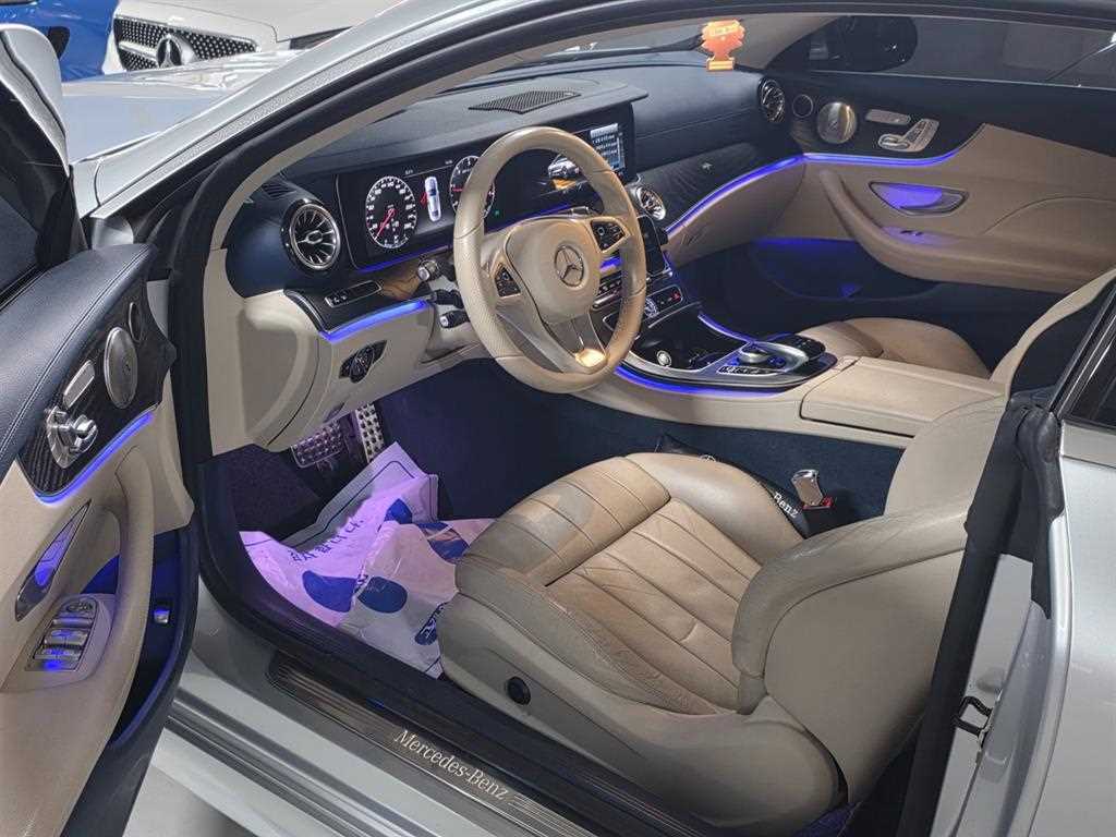 Mercedes-Benz E-Class — photo 12