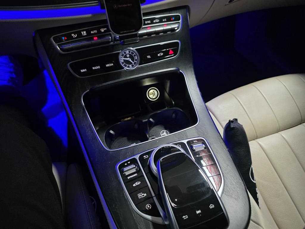 Mercedes-Benz E-Class — photo 14