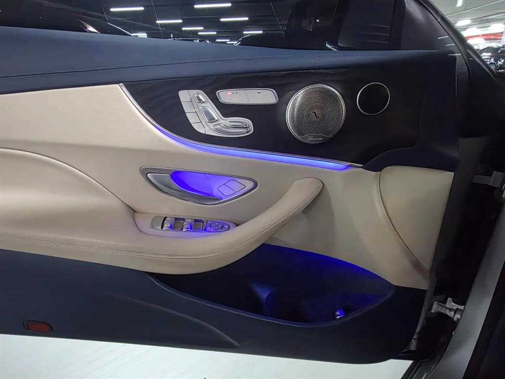 Mercedes-Benz E-Class — photo 15