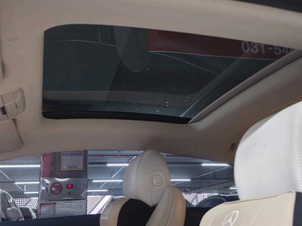 Mercedes-Benz E-Class — photo 16