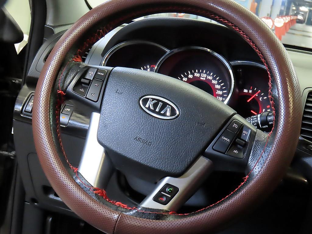 Kia Sorento — photo 08