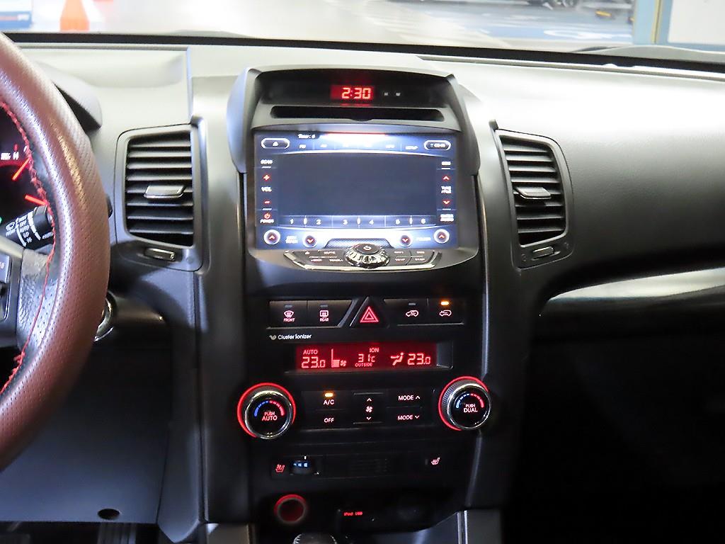 Kia Sorento — photo 11