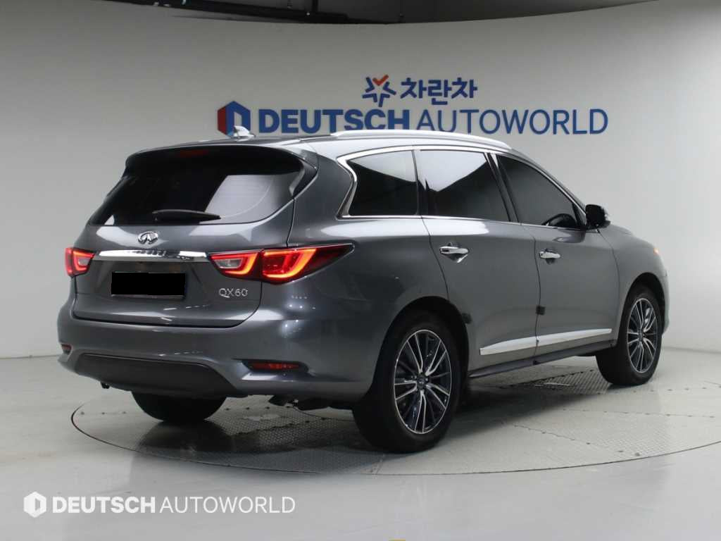Infiniti QX60 — photo 02