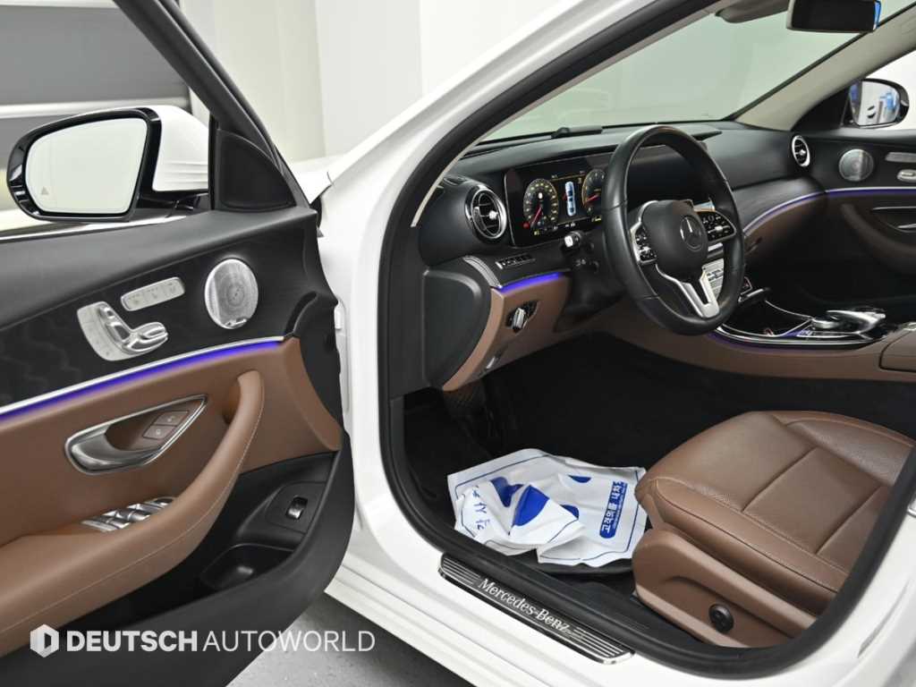 Mercedes-Benz E-Class — photo 01