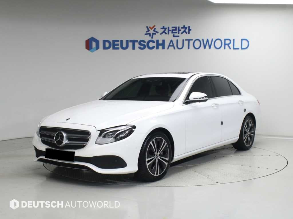 Mercedes-Benz E-Class — photo 02