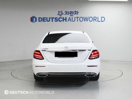 Mercedes-Benz E-Class — photo 05