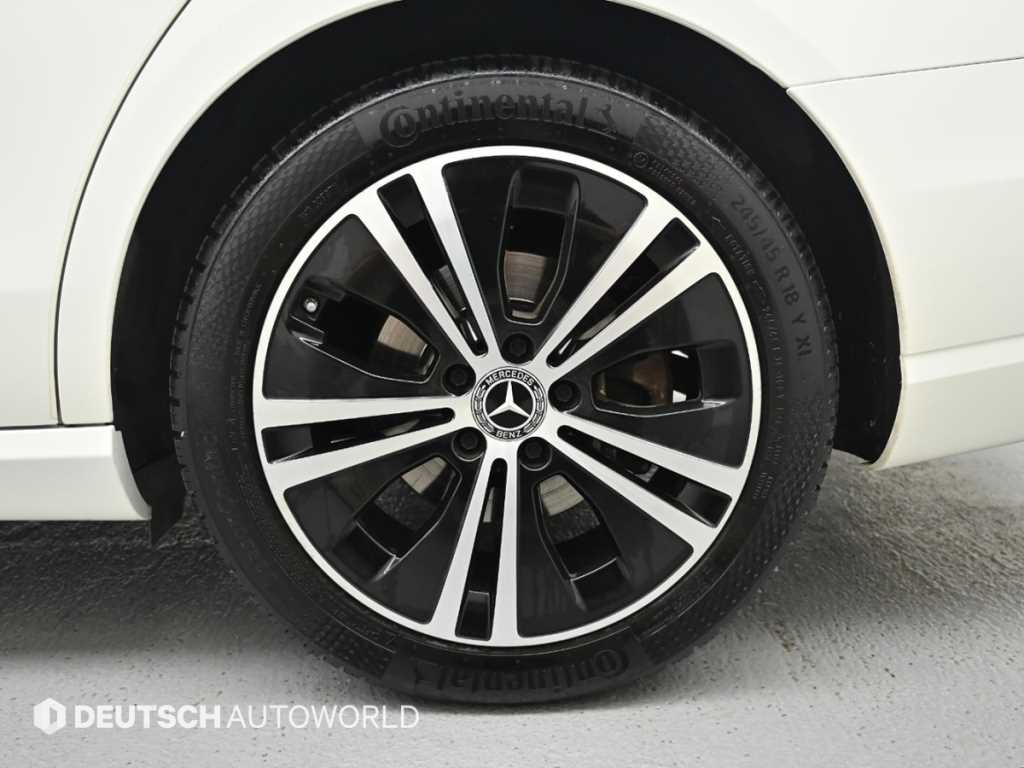 Mercedes-Benz E-Class — photo 06