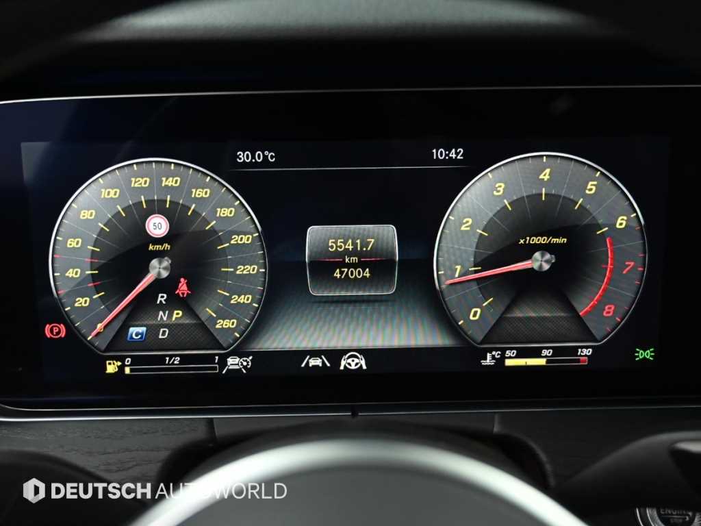 Mercedes-Benz E-Class — photo 09