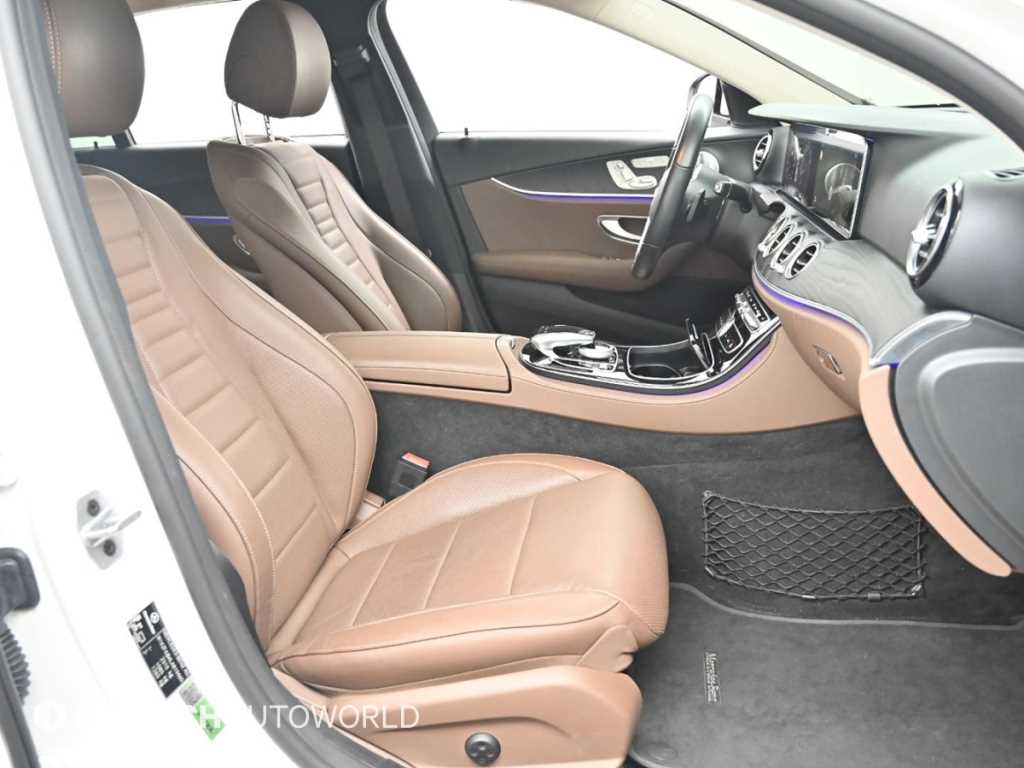 Mercedes-Benz E-Class — photo 11