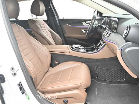Mercedes-Benz E-Class — photo 11