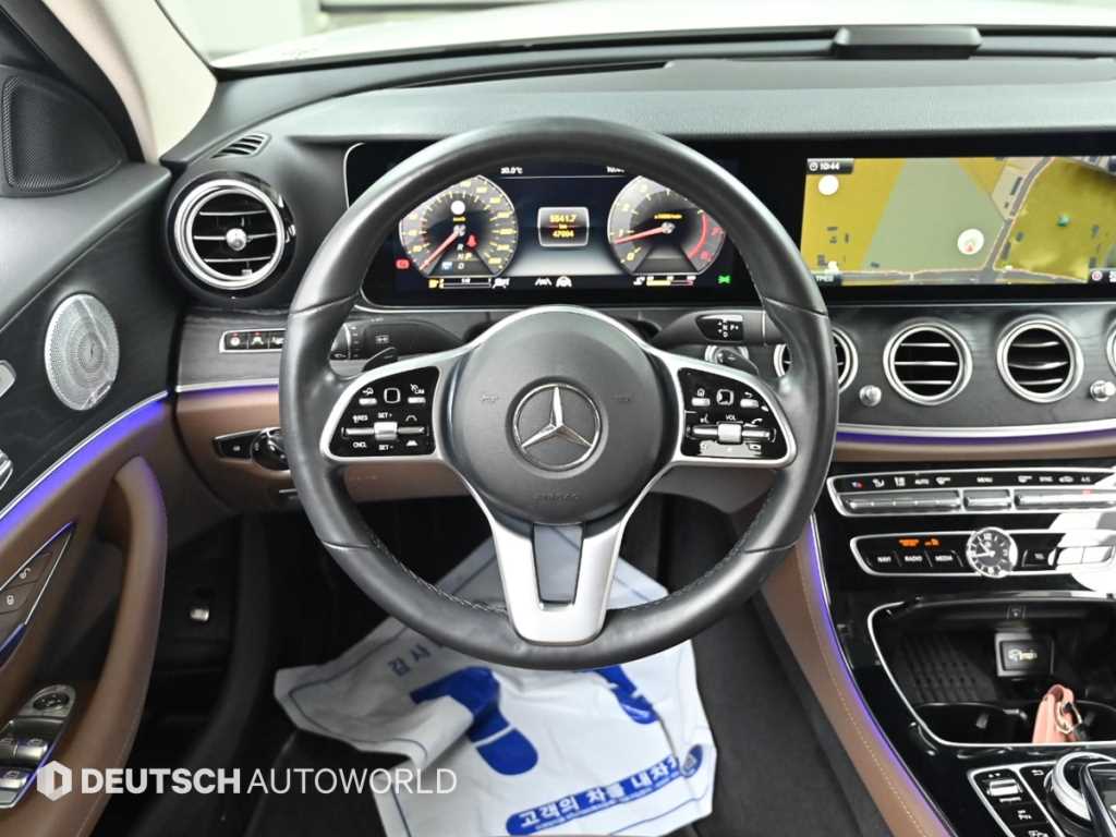 Mercedes-Benz E-Class — photo 13