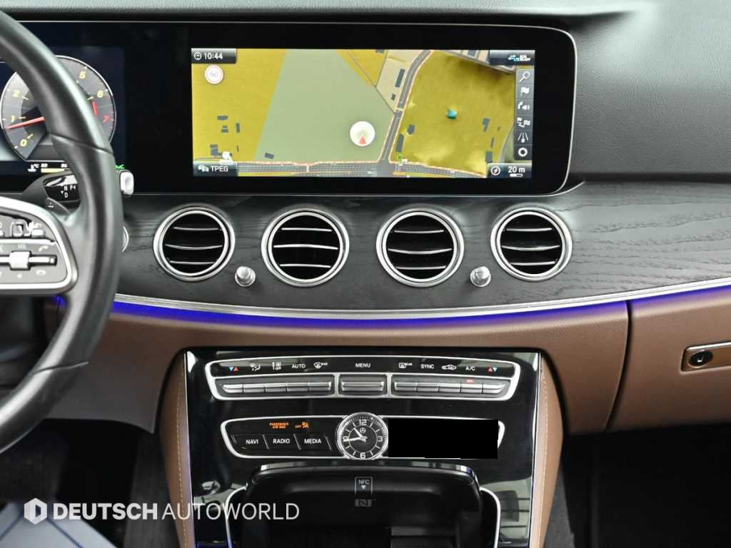 Mercedes-Benz E-Class — photo 14