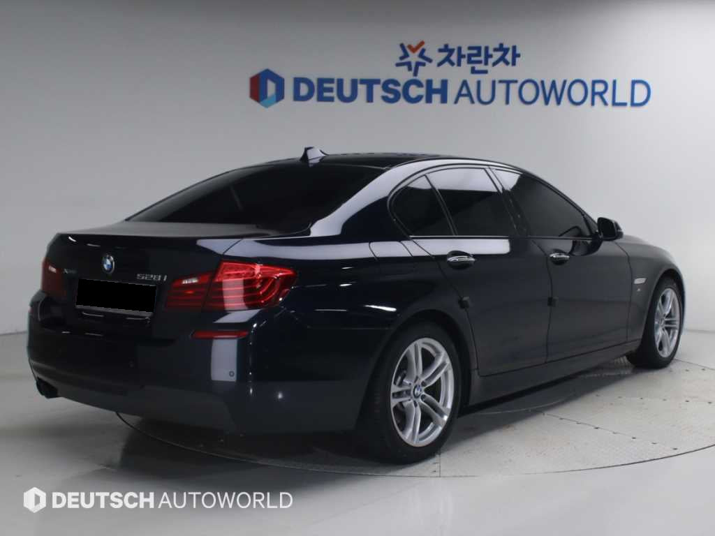 BMW 5-Series — photo 02
