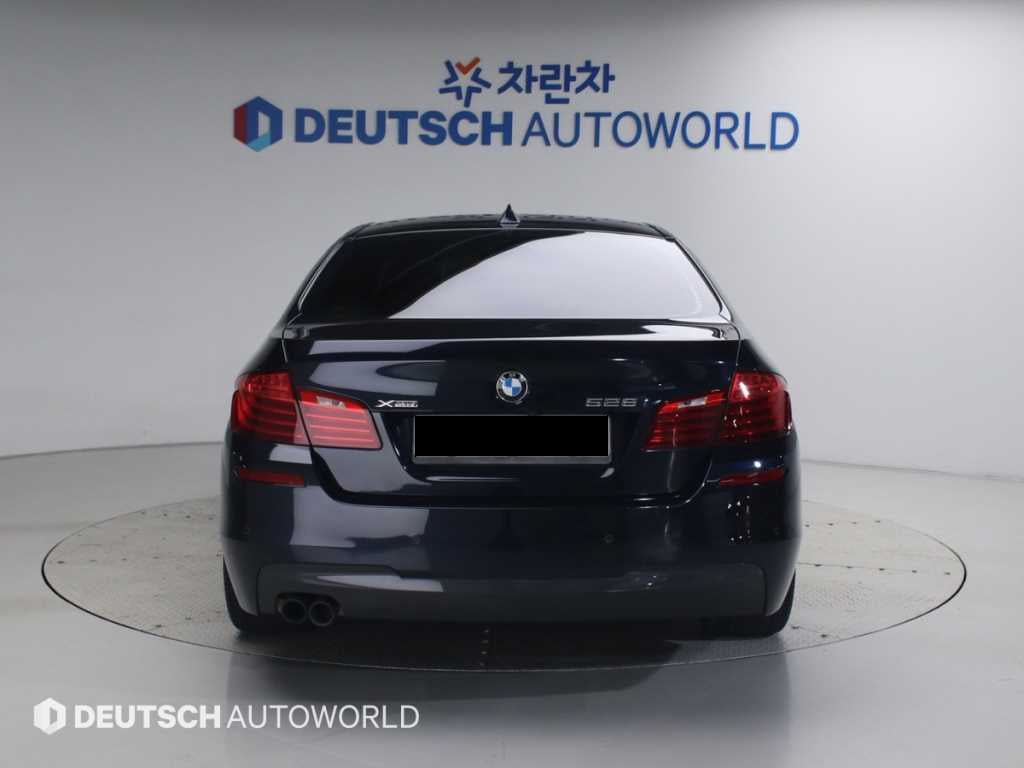 BMW 5-Series — photo 04