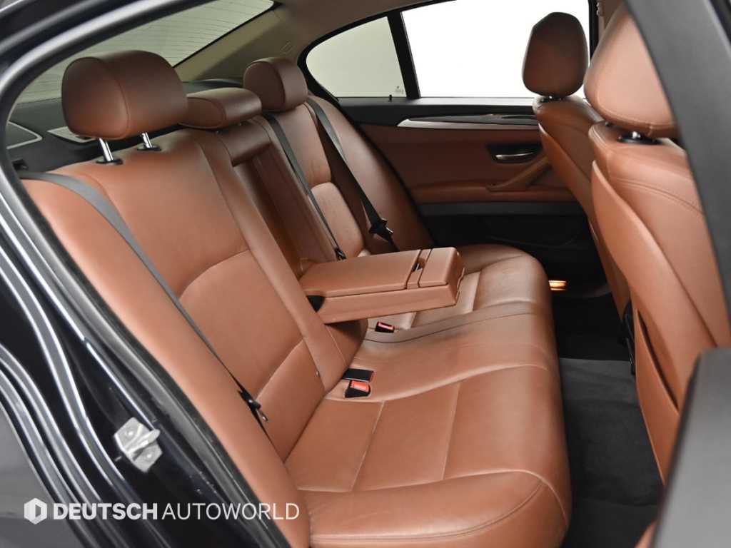BMW 5-Series — photo 12