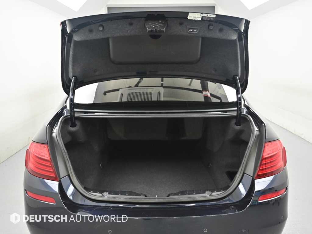 BMW 5-Series — photo 19
