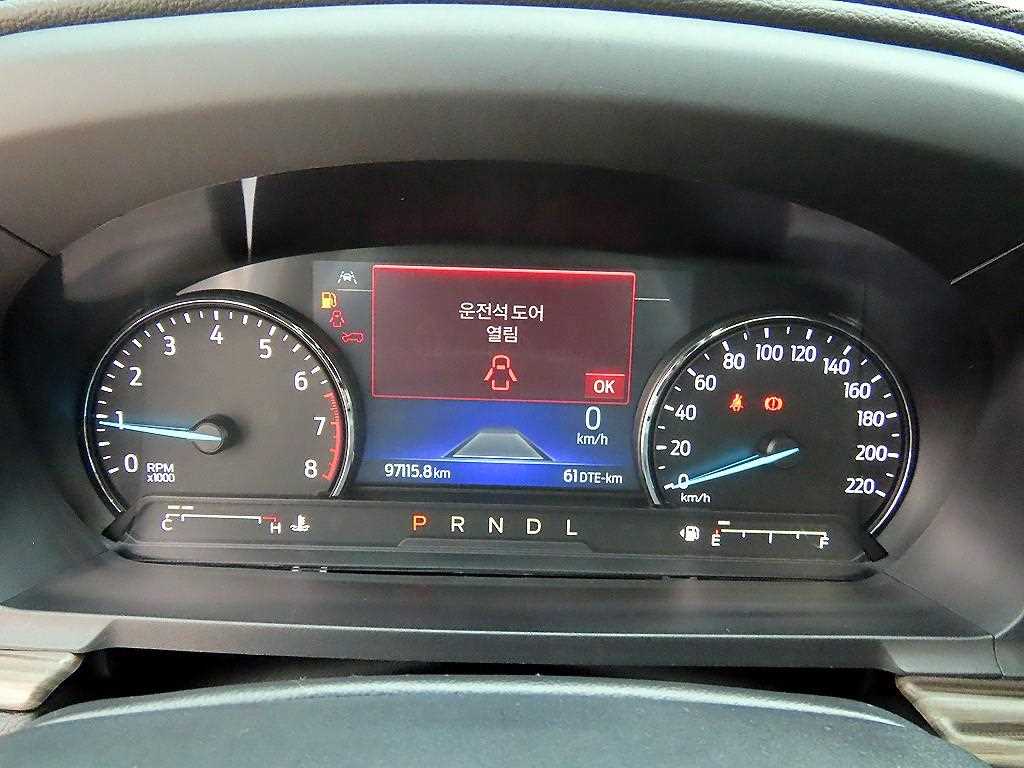 Ford Explorer — photo 09