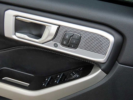 Ford Explorer — photo 11