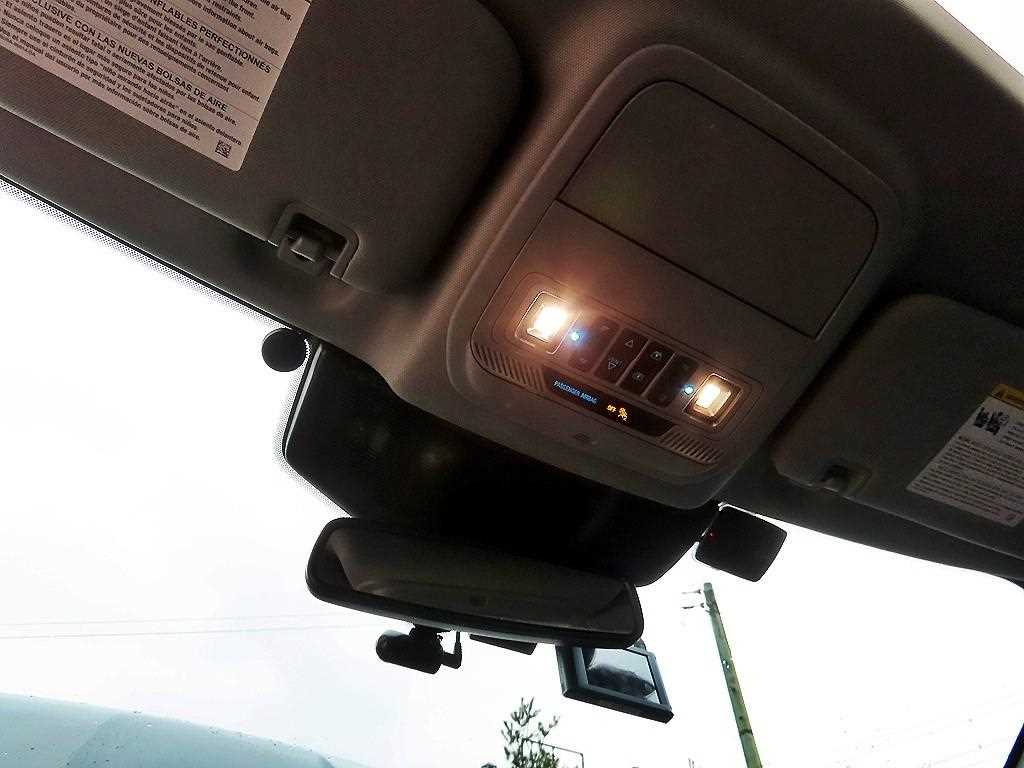 Ford Explorer — photo 14