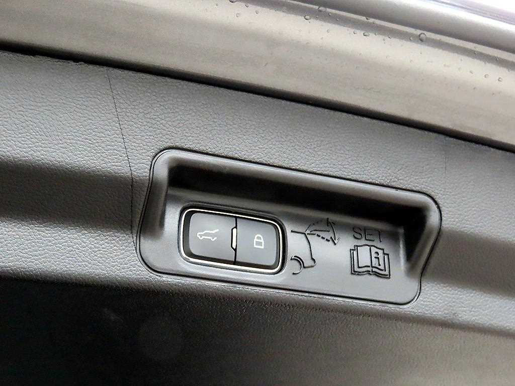 Ford Explorer — photo 16