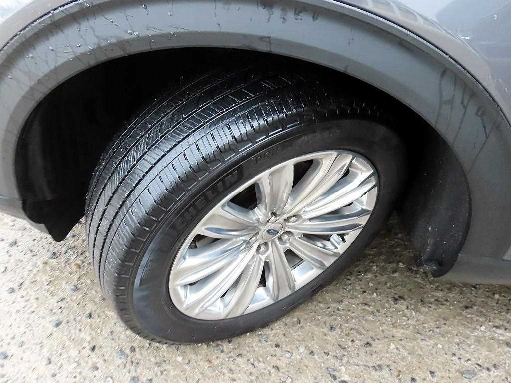 Ford Explorer — photo 20