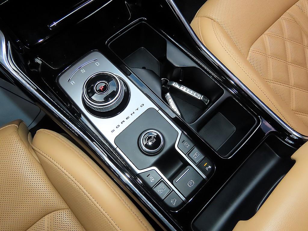 Kia Sorento — photo 11